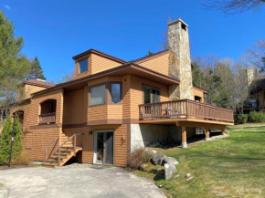 O7 Slopeside Bretton Woods Resort cottage with upscale stylings cozy decor tons of space